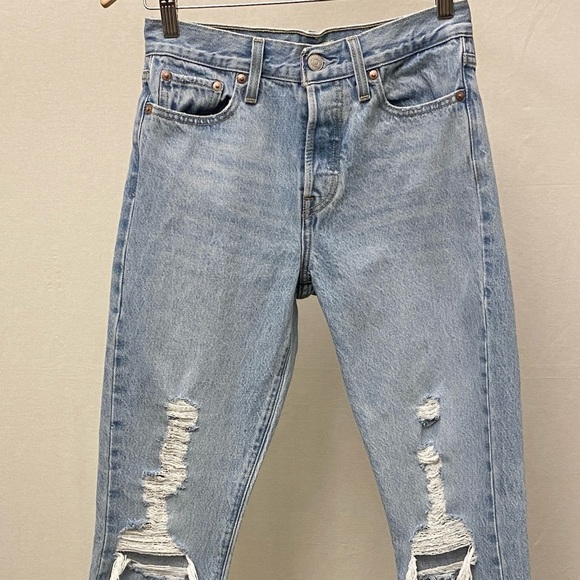 Levi’s 26 (2/3) Wedgie Icon Ripped High Rise Women’s Straight Cropped Jeans - Picture 6 of 16